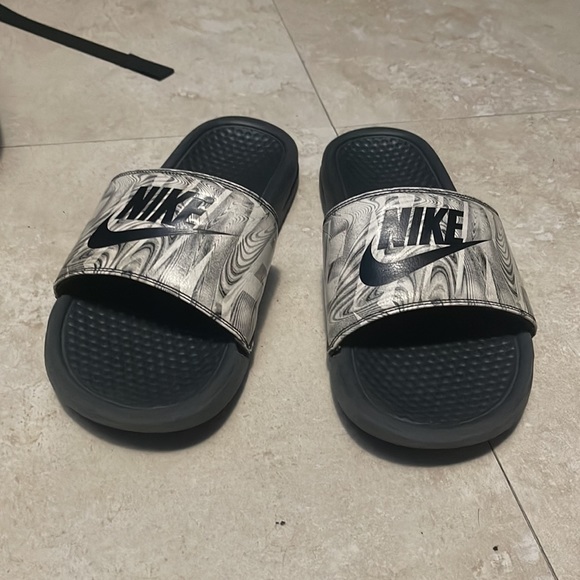 Nike Slides - Picture 3 of 3